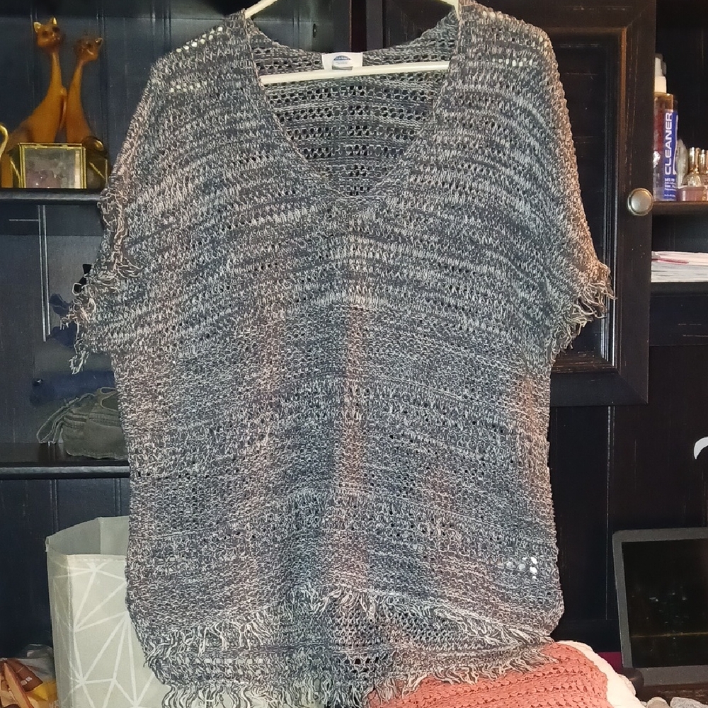 Old Navy Women's Textured V-Neck Sweater in Charcoal